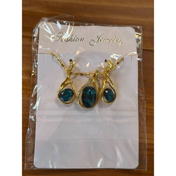 Gold-Tone Necklace & Earrings Set With Teardrop Green Crystal Pendant - Picture 5 of 6